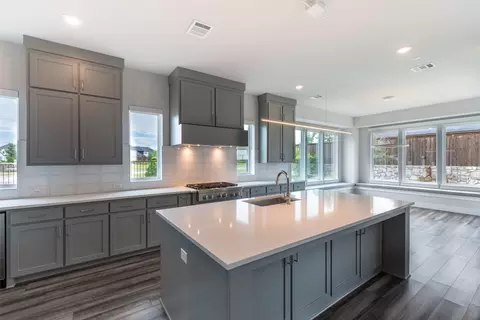 Kitchen - 8003 Splitbeard Rd, Frisco, TX 75035 photo 3 of 4