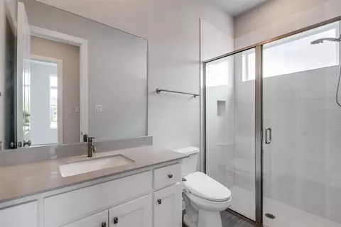 Bath - 8003 Splitbeard Rd, Frisco, TX 75035 photo 1 of 5