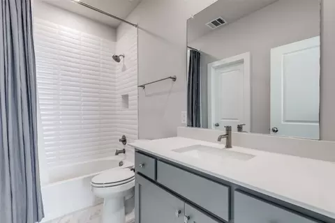 Bath - 8003 Splitbeard Rd, Frisco, TX 75035 photo 4 of 5