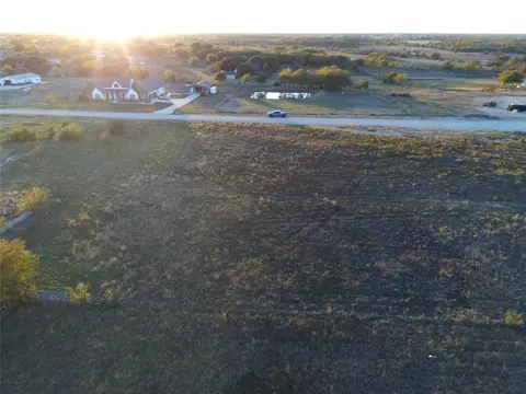 660 Hummingbird Ln, Justin, TX 76247