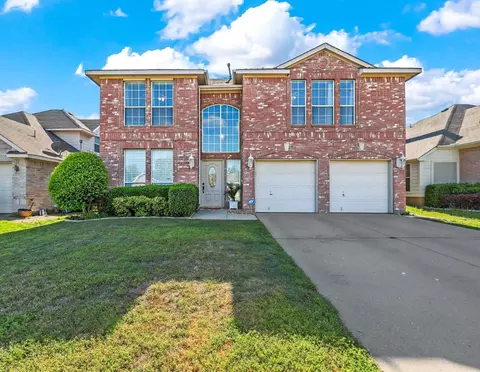 617 Crystal Brook Dr, Saginaw, TX 76179