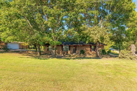 1483 S Waco St, Van Alstyne, TX 75495