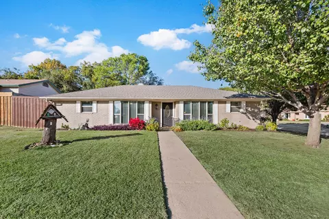 1723 Post Oak Dr, Bedford, TX 76021
