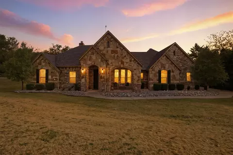 176 Horizon Cir, Azle, TX 76020