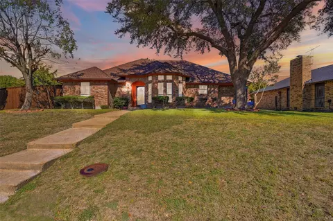 813 Timberline Ct, Desoto, TX 75115