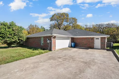 136 N Polk St, Desoto, TX 75115