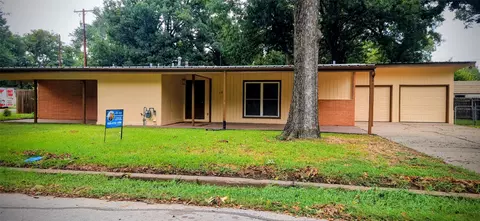 104 Elm Dr, Terrell, TX 75160