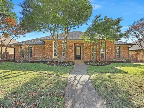 10216 Chisholm Trl, Dallas, TX 75243