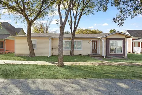 203 S Carter St, Whitewright, TX 75491