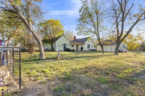 Exterior - 1601 E Texas Ave, Mart, TX 76664 photo 7 of 8