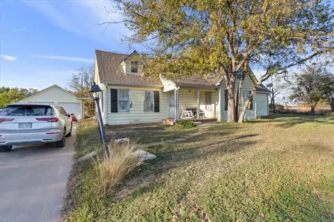 Exterior - 1601 E Texas Ave, Mart, TX 76664 photo 3 of 8