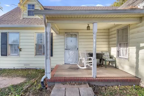 Exterior - 1601 E Texas Ave, Mart, TX 76664 photo 4 of 8