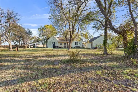 Exterior - 1601 E Texas Ave, Mart, TX 76664 photo 8 of 8
