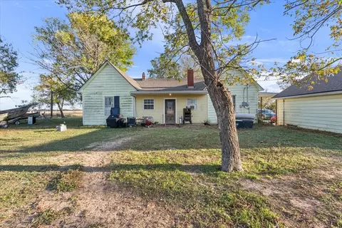 Exterior - 1601 E Texas Ave, Mart, TX 76664 photo 5 of 8