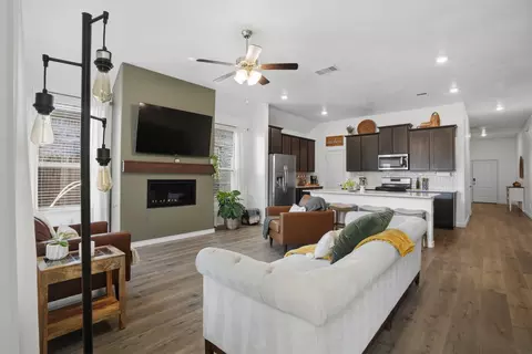 10408 Autumn Leaves Ln, Aubrey, TX 76227