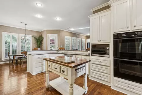 Kitchen - 803 Eagle Pass, Heath, TX 75032 photo 2 of 4