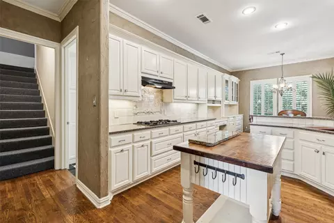 Kitchen - 803 Eagle Pass, Heath, TX 75032 photo 4 of 4
