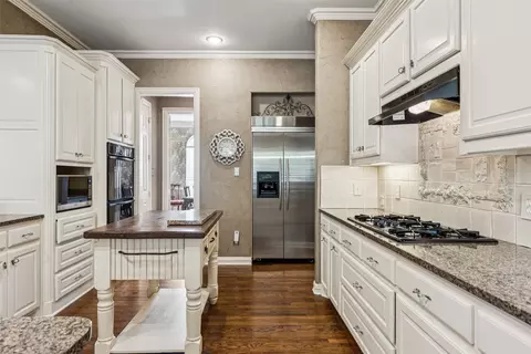 Kitchen - 803 Eagle Pass, Heath, TX 75032 photo 3 of 4