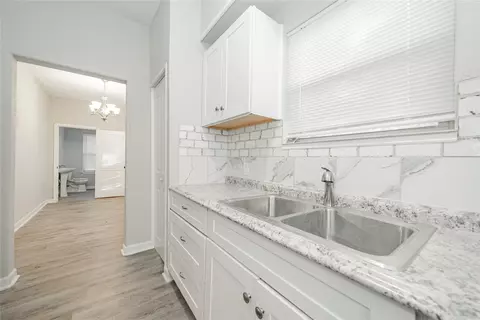 Entry Way - 606 E Brin St, Terrell, TX 75160 photo 3 of 5