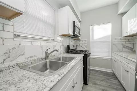 Kitchen - 606 E Brin St, Terrell, TX 75160 photo 4 of 5