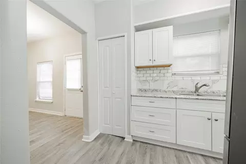 Entry Way - 606 E Brin St, Terrell, TX 75160 photo 4 of 5