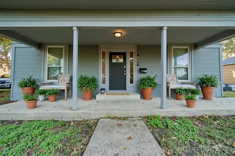 Exterior - 606 E Brin St, Terrell, TX 75160 photo 3 of 3