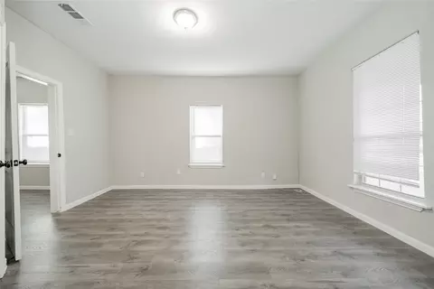 Living - 606 E Brin St, Terrell, TX 75160 photo 4 of 4