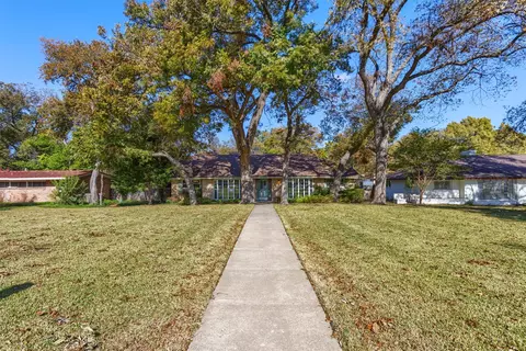 823 Brook Valley Ln, Dallas, TX 75232
