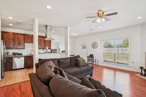 801 Cascade Dr, Glenn Heights, TX 75154
