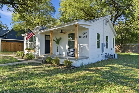112 W Akard St, Weatherford, TX 76086