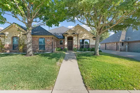 7040 Ridge Crest Dr, North Richland Hills, TX 76182