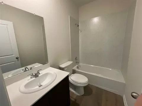 Bath - 541 Epiphany Ln, Lavon, TX 75166 photo 3 of 3