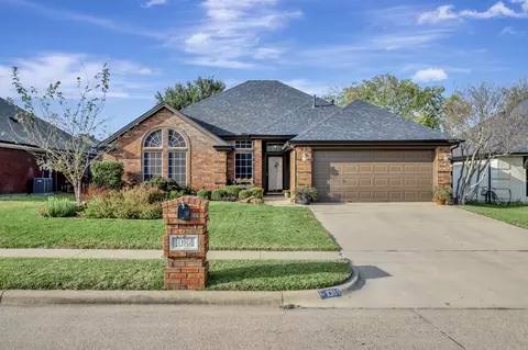 1084 Westgrove Dr, Saginaw, TX 76179