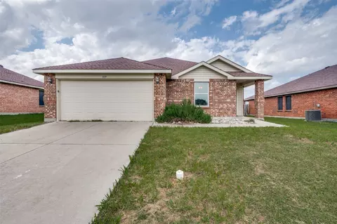 319 Quail Crossing Dr, Sanger, TX 76266