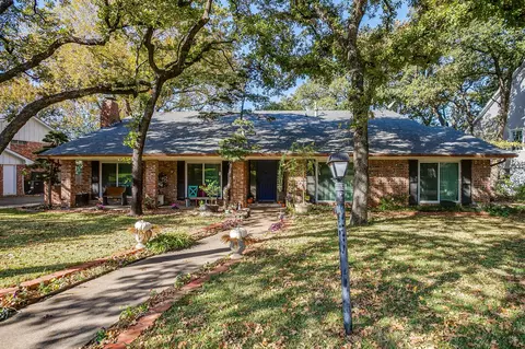 921 Overhill Dr, Bedford, TX 76022