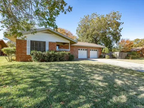 1104 Coffield St, Bowie, TX 76230