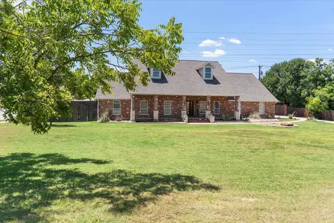 708 Canyon Creek Trl, Fort Worth, TX 76112