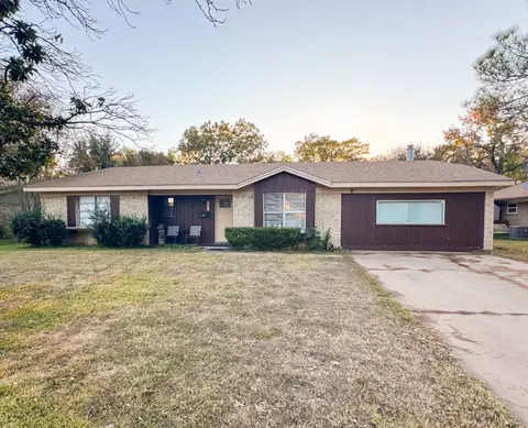 2205 10th St, Brownwood, TX 76801