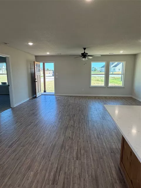 Living - 1012 Morgan Ct, Springtown, TX 76082 photo 1 of 1