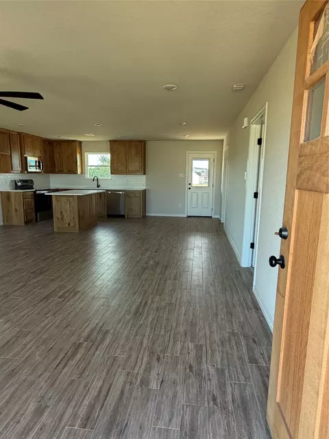 Entry Way - 1012 Morgan Ct, Springtown, TX 76082 photo 1 of 2