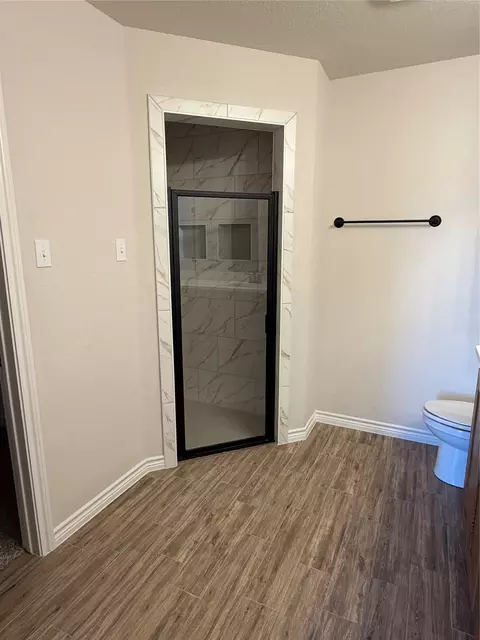 Bath - 1012 Morgan Ct, Springtown, TX 76082 photo 1 of 3