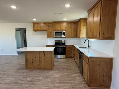 Kitchen - 1012 Morgan Ct, Springtown, TX 76082 photo 2 of 2