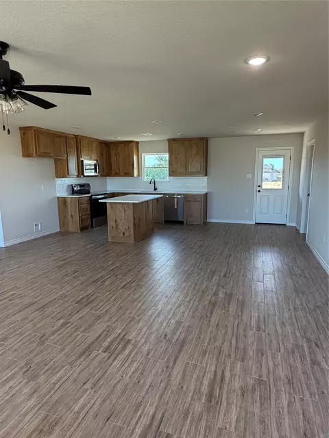 Kitchen - 1012 Morgan Ct, Springtown, TX 76082 photo 1 of 2