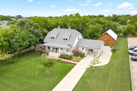 404 E Wall St, Grapevine, TX 76051 photo 3