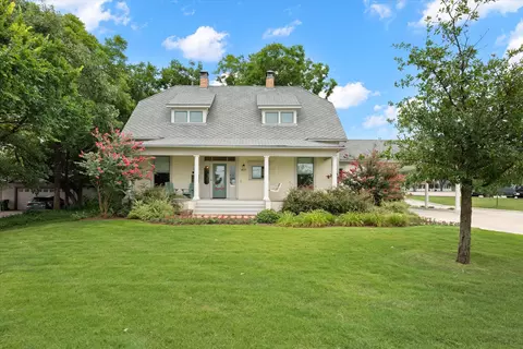 404 E Wall St, Grapevine, TX 76051 photo 4