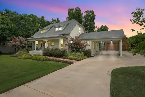 404 E Wall St, Grapevine, TX 76051
