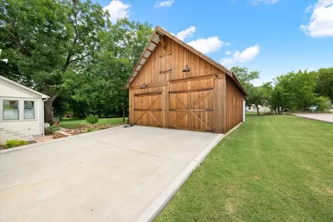 404 E Wall St, Grapevine, TX 76051 photo 38