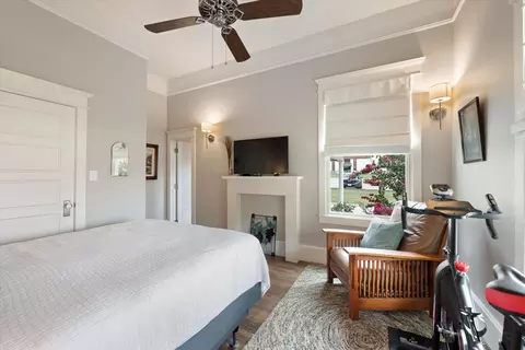 404 E Wall St, Grapevine, TX 76051 photo 9