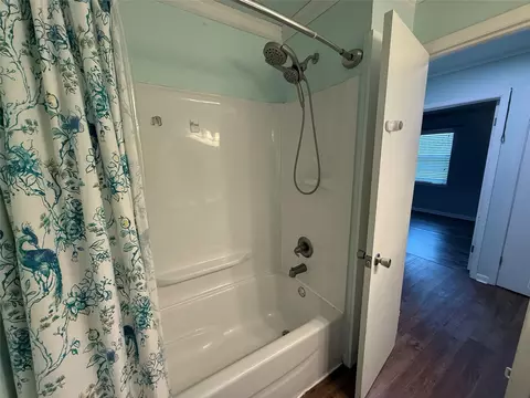 Bath - 308 E 8th St, Kemp, TX 75143 photo 2 of 5
