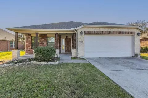 106 Bison Meadow Dr, Waxahachie, TX 75165